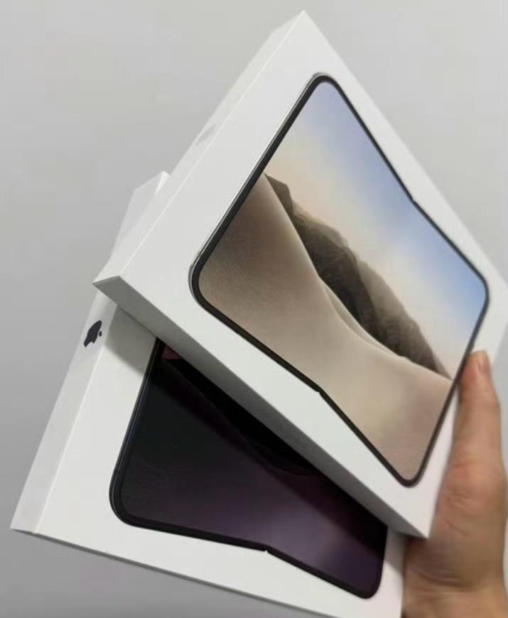 iPhoneDuo包装盒没塑封膜，有两个好处

1，更省成本了，不用多出一份钱