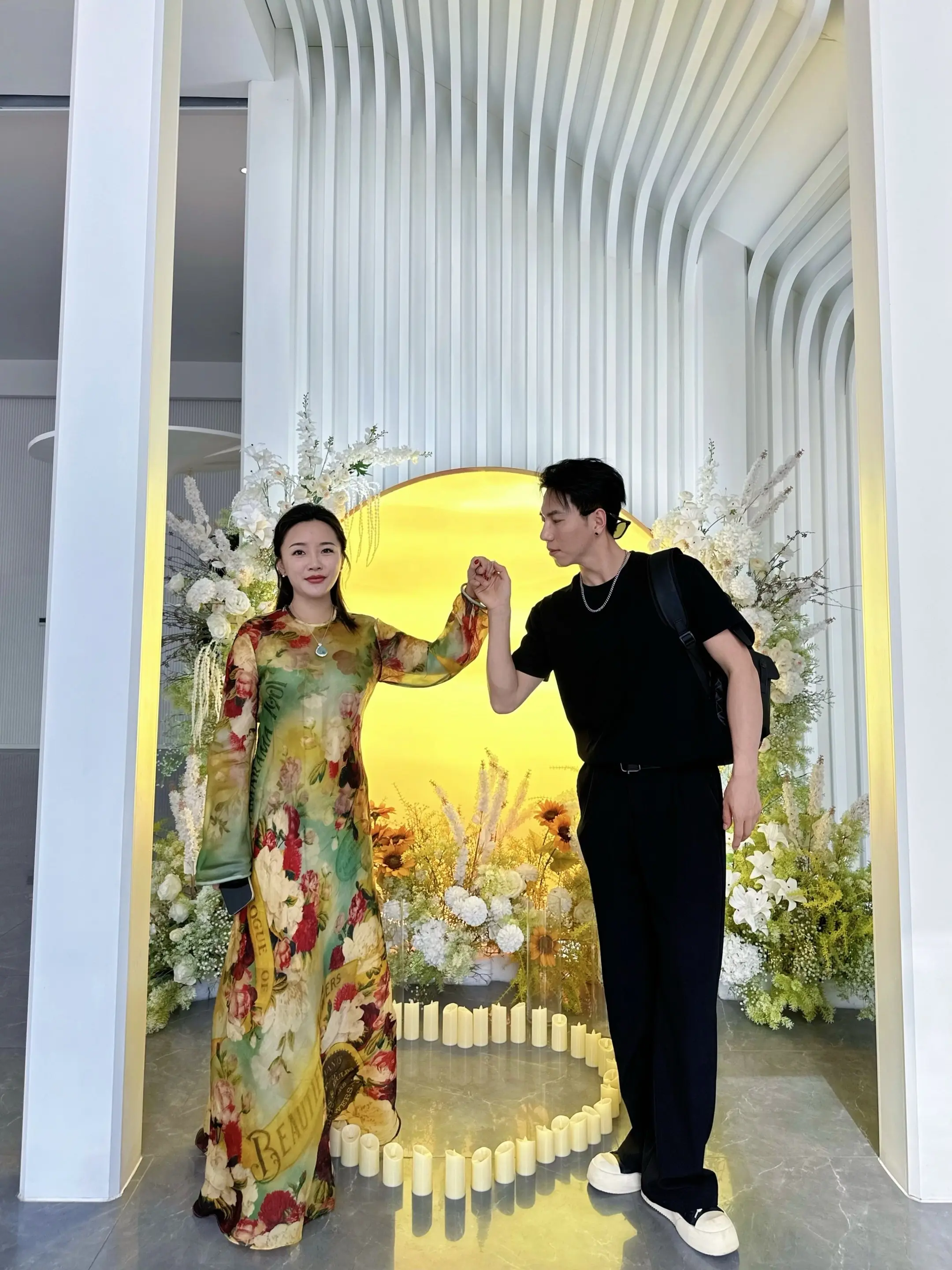 致端午异地他乡的朋友们。 喷泉 之所以漂亮 那是因为它有压力 瀑布之所...