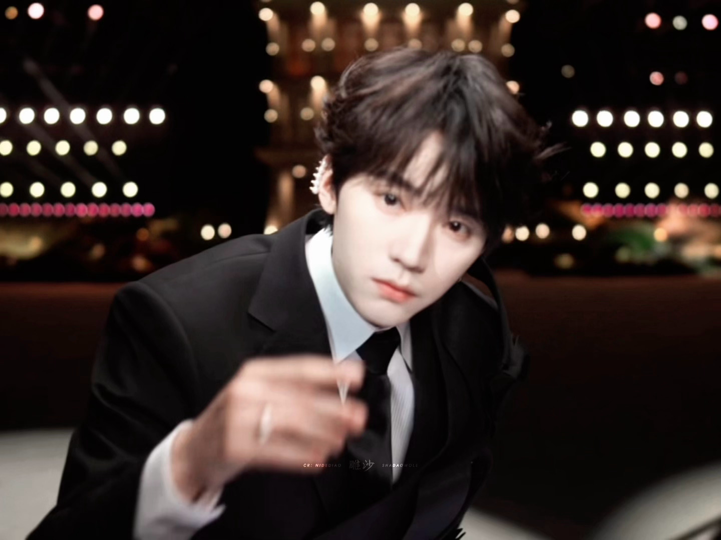 周翊然就这样拽比耍帅中VOGUE盛典红毯 ​​​