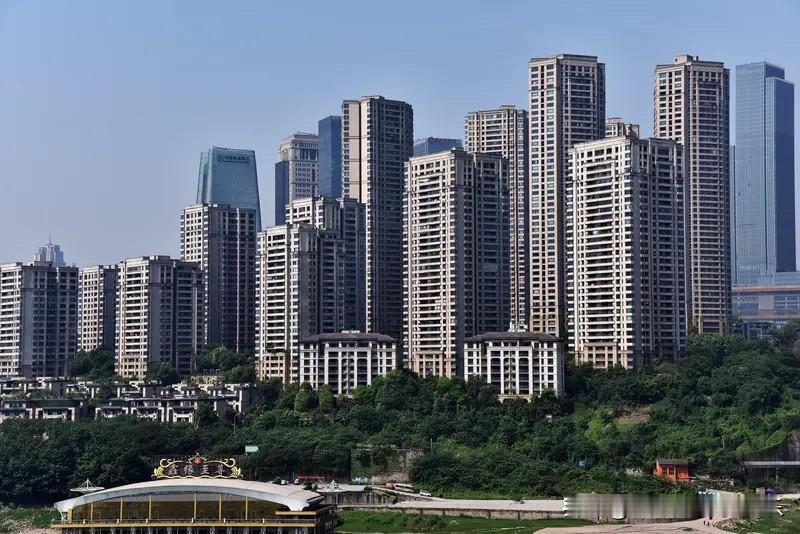 2026年的重庆楼市已然到来。
要是重庆楼市能回到四年前，重庆的房东们估计会挺开