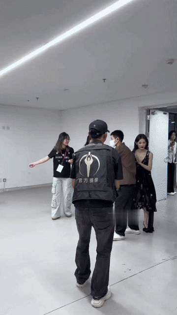 张子枫看起来比实际年龄老了好多，一点也不像00后！以前那么甜美可爱的小姑娘活生生