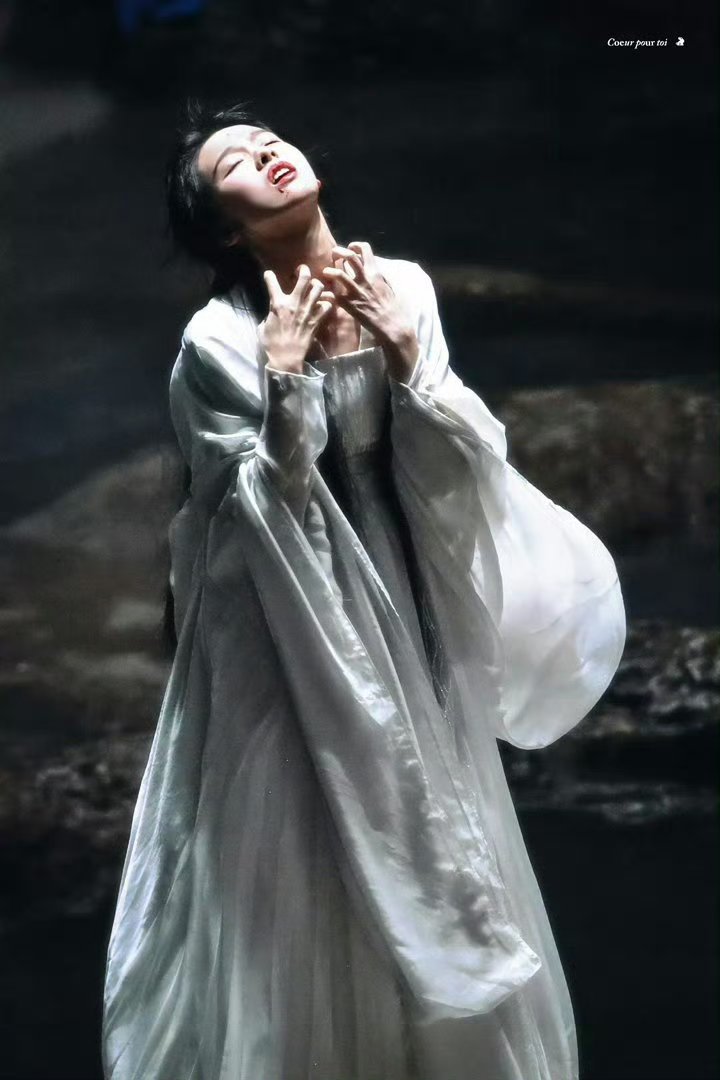 陈都灵演窒息演到青筋暴起陈都灵无实物表演夯爆了真的被陈都灵的无实物表演狠狠戳中，