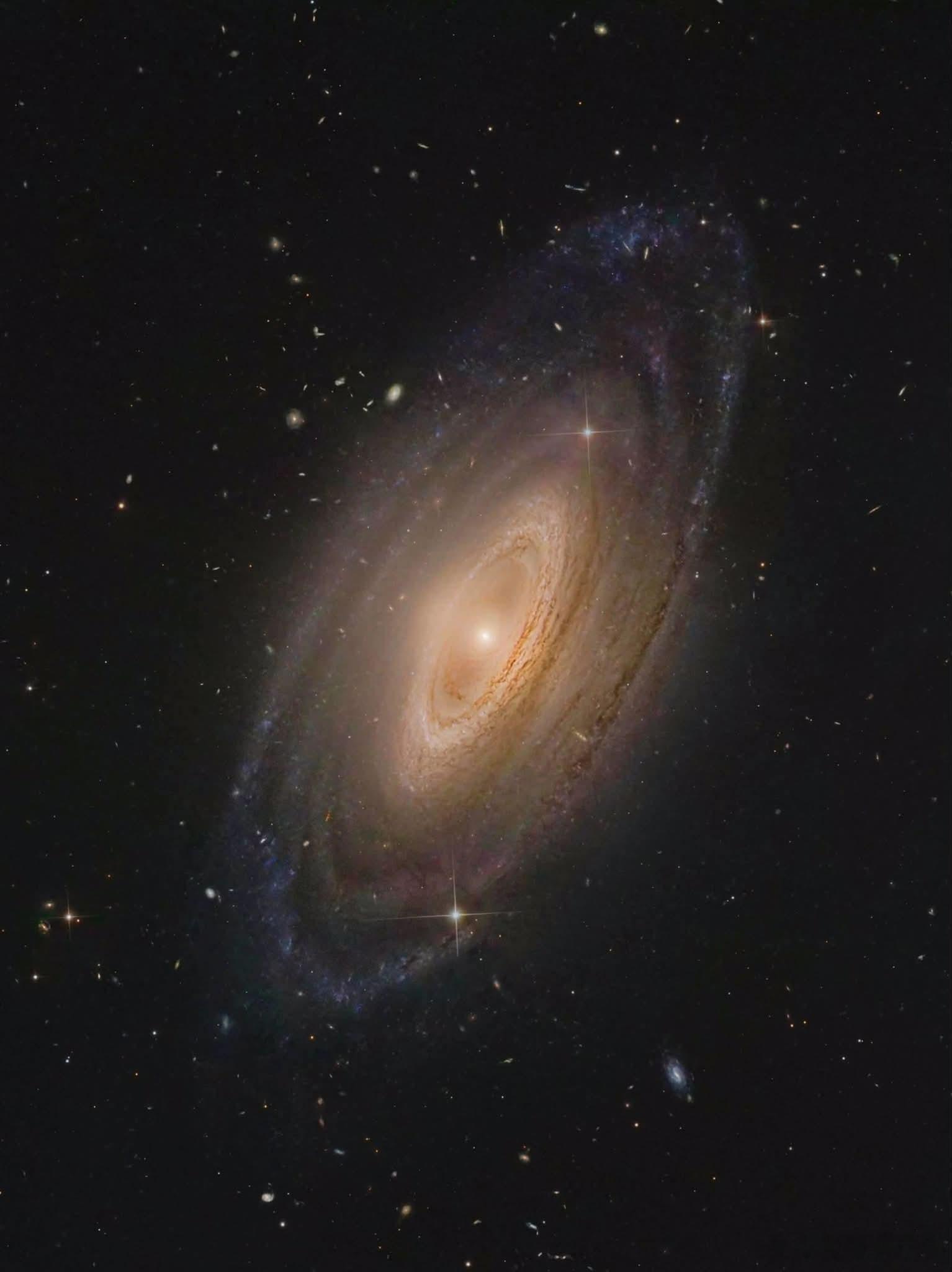 NGC 4698 看起来像是已经把生活安排得井井有条。在室女座中，距离我们730