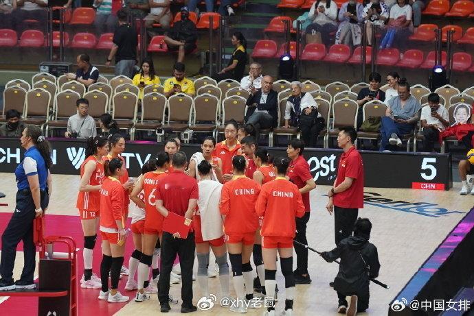 中国女排放下包袱 拼了 朱袁张1块2毛9[超话] 中国女排vs法国女排 ​​​