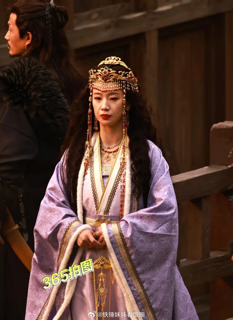 何不同舟渡李梦这妆造何意味？李梦这是得罪造型师了？！ 