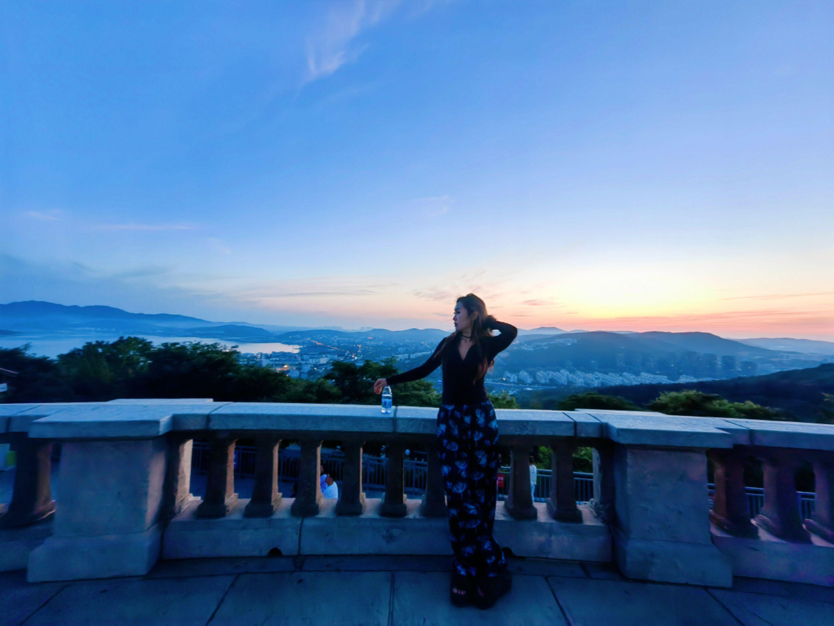 若不是心宽似海  哪来的风平浪静  “书要往后翻，人要往前看，   人...