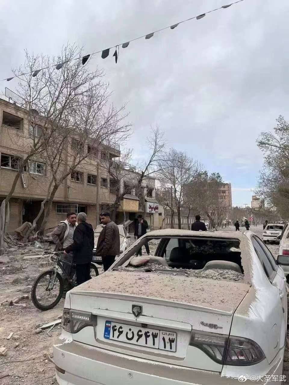 伊朗Isfahan省执法检查指挥部被摧毁。这些地方基本都没人了，但是基地和物资被