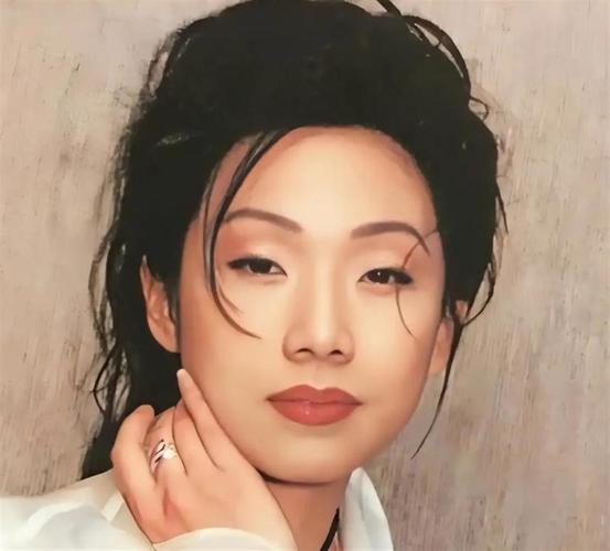 单论唱功，她是华语乐坛唯一能与王菲相抗衡的人物。


票房这种东西，比网络争论冷