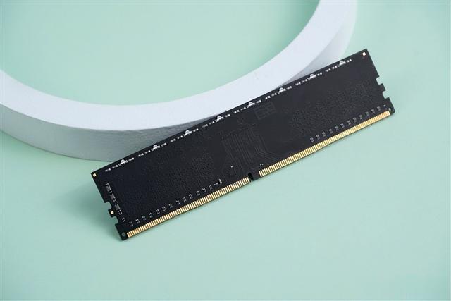 投影仪|炫酷白甲RGB 阿斯加特女武神DDR4 3200内存图赏