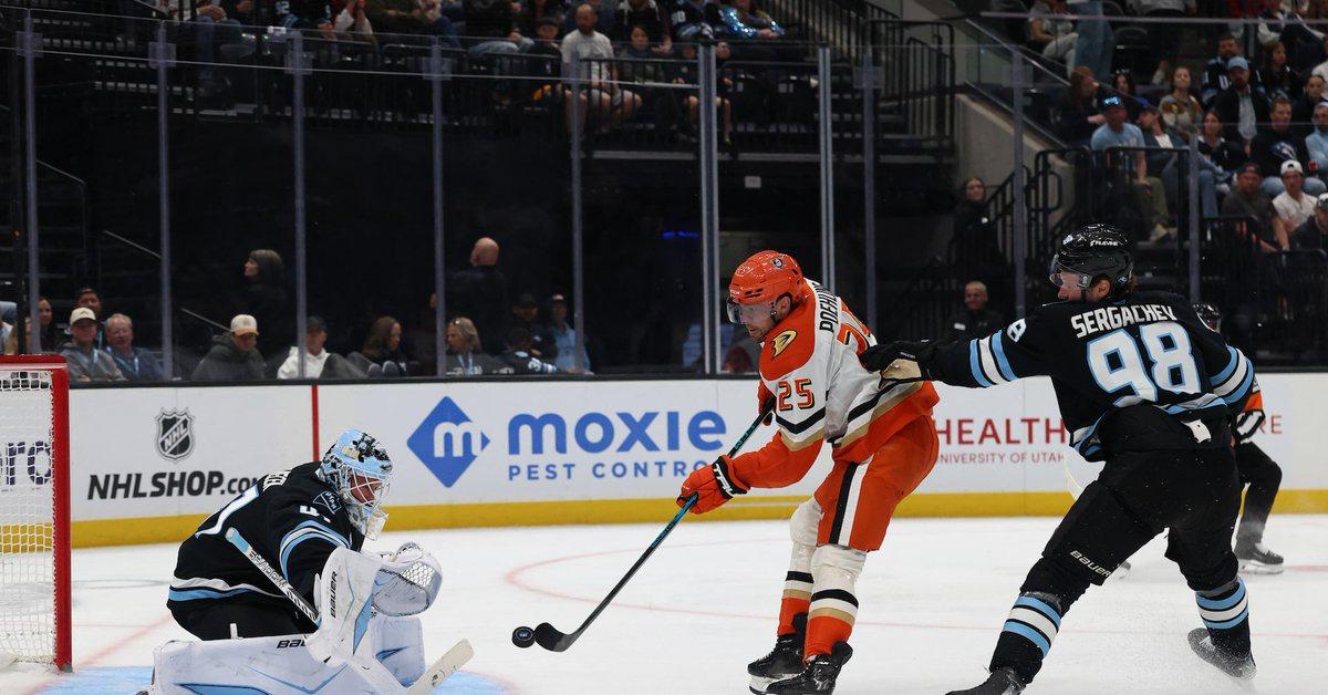 [To learn English]
Alex Killorn had a go