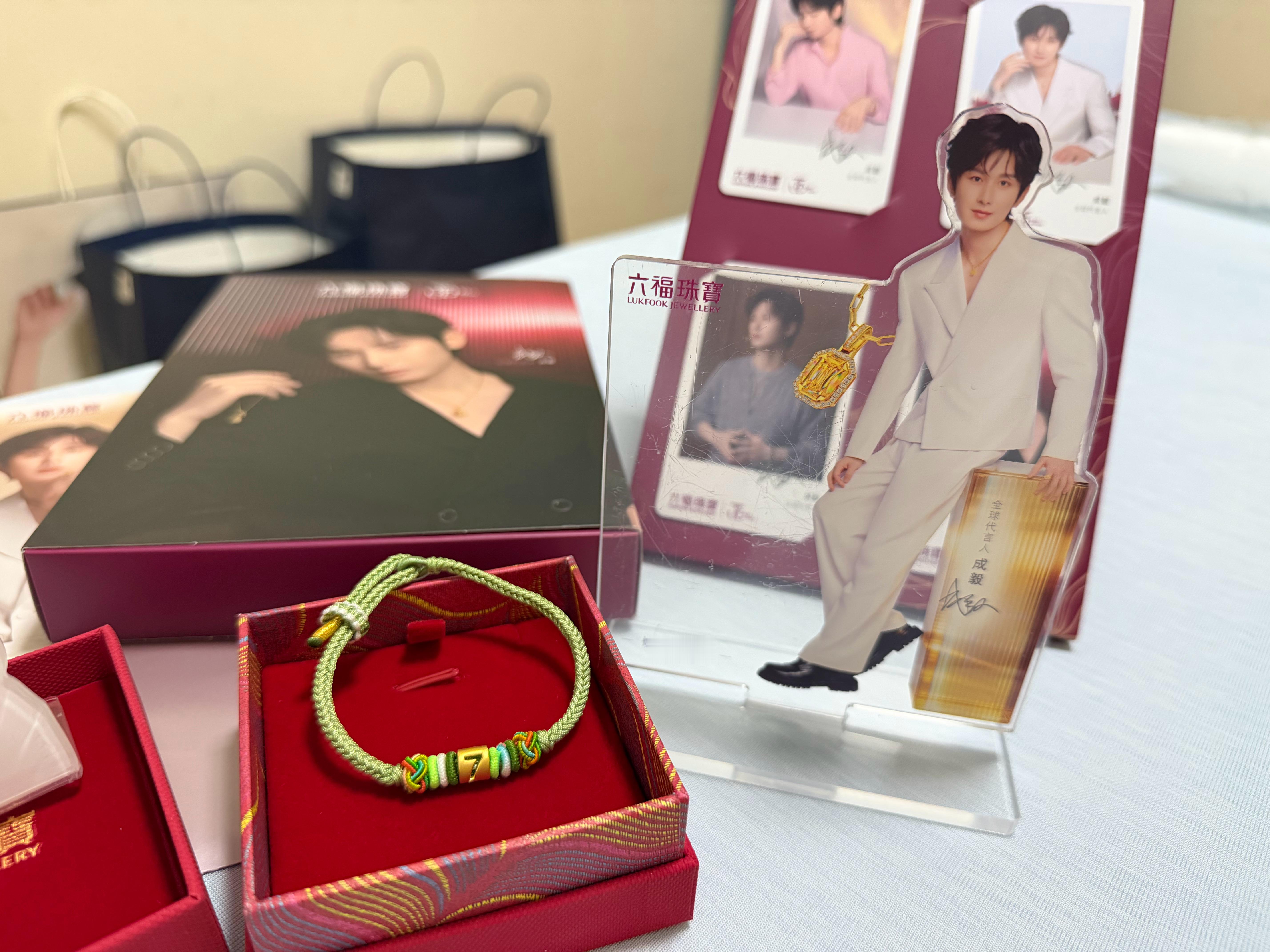 成毅邀你共庆焕彩35载跟着代言人一起祝35周年生日快乐🎂，越来越好[比耶]庆生