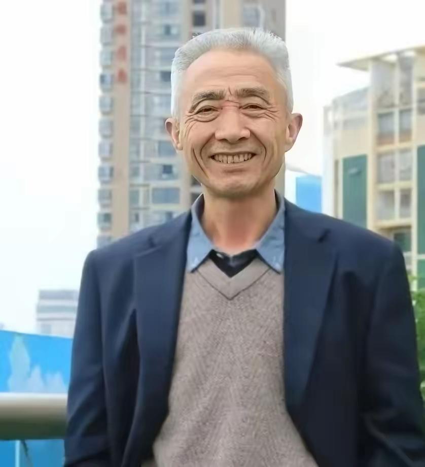 1977年，寒风凛冽，湖北麻城的穷小子戴建业，高考考了289分，由于消息闭塞，他