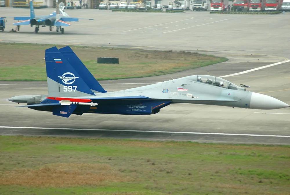 一米超低空飞行（距离地面不超过两米）