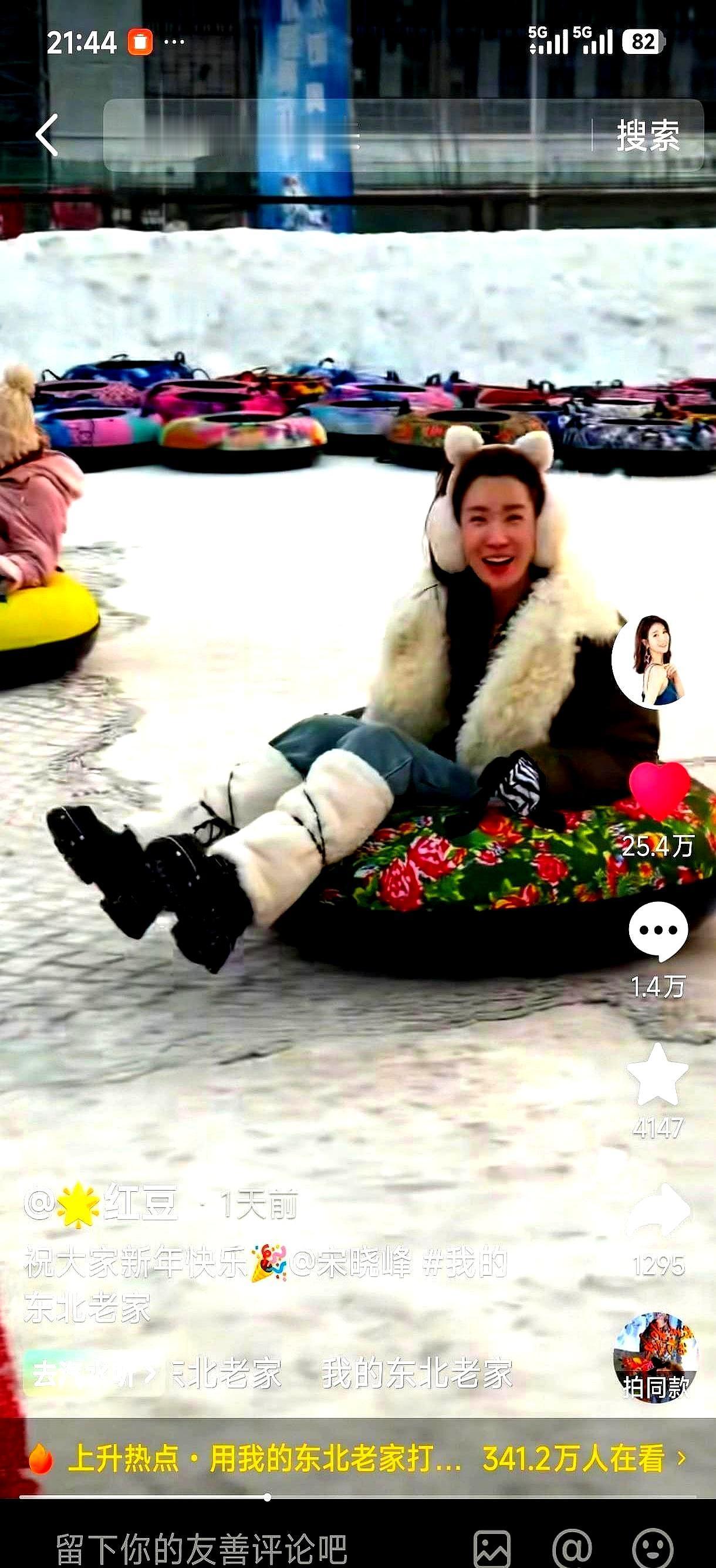 就因为前任的一首歌，一个千万粉的主播，在直播间彻底崩了。
 
他把头埋进臂弯，肩