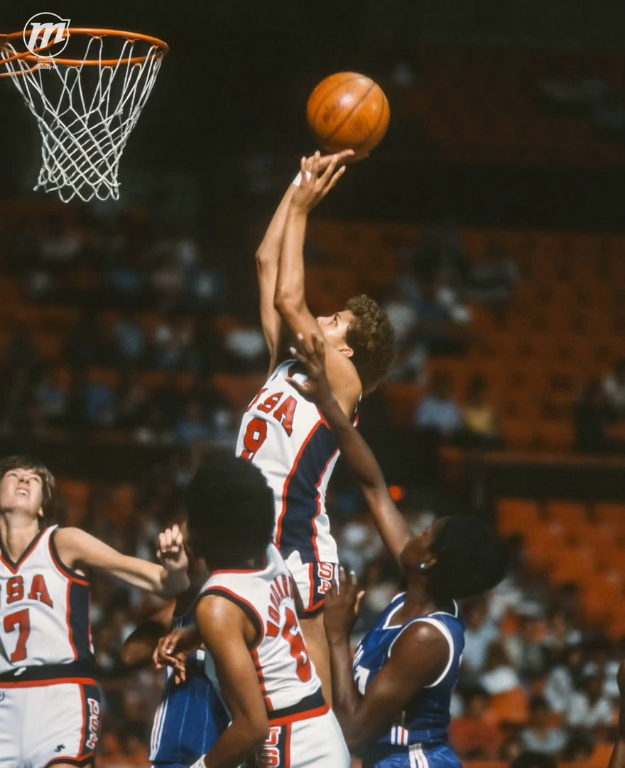 篮天下 雷吉·米勒的姐姐谢里尔·米勒，被誉为开创女子篮球运动新时代的“黑珍珠”。