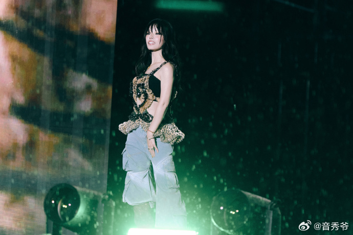 寻宝藏小队全员为万妮达打call寻宝藏全员在线等候万妮达开嗓寻宝任务直接先放一边