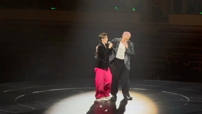 林峯演唱会嘉宾是杨怡林峯杨怡合唱