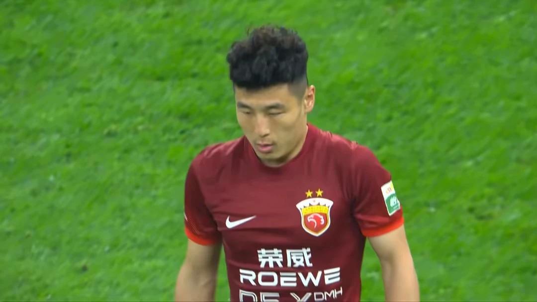 上海海港1-1上海申花，发现不可思议的3个问题：
1.申花最后绝杀进球被吹掉，只
