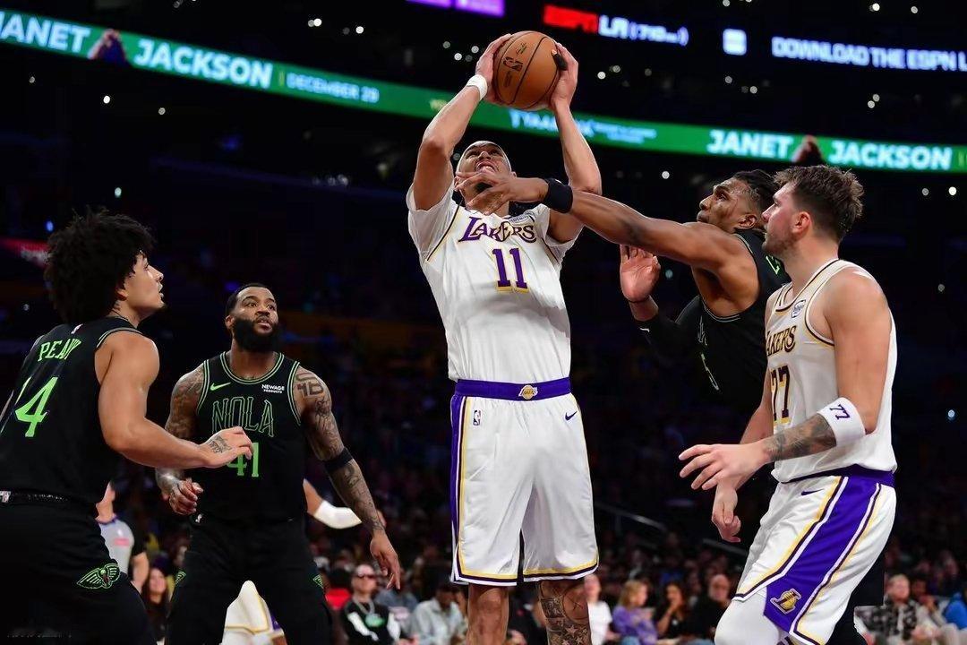 东契奇34+12+7里夫斯33+8 双核闪耀湖人轻取鹈鹕夺7连胜篮球nba 北京