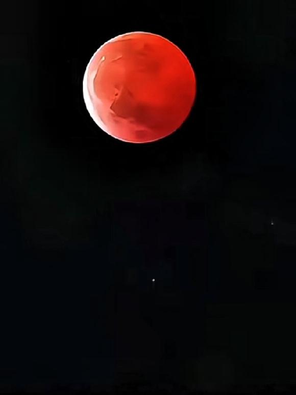 通知！通知！
九月七号午夜至八号凌晨，也就是明晚，天空将上演“血月”月全食现象，