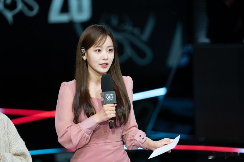 痛失一员大将？韩媒记者爆料：LCK美女主持人咸誉真今年将离开LCK今日韩媒记者发