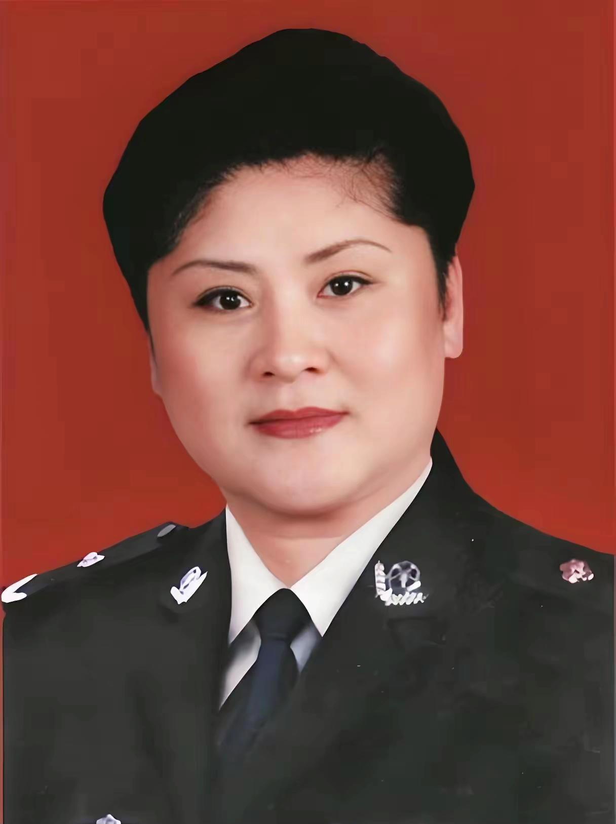 看哭了！1996年12月18日，时任郑州车站分局刑警的王玉荣在5分钟内赶到现场，