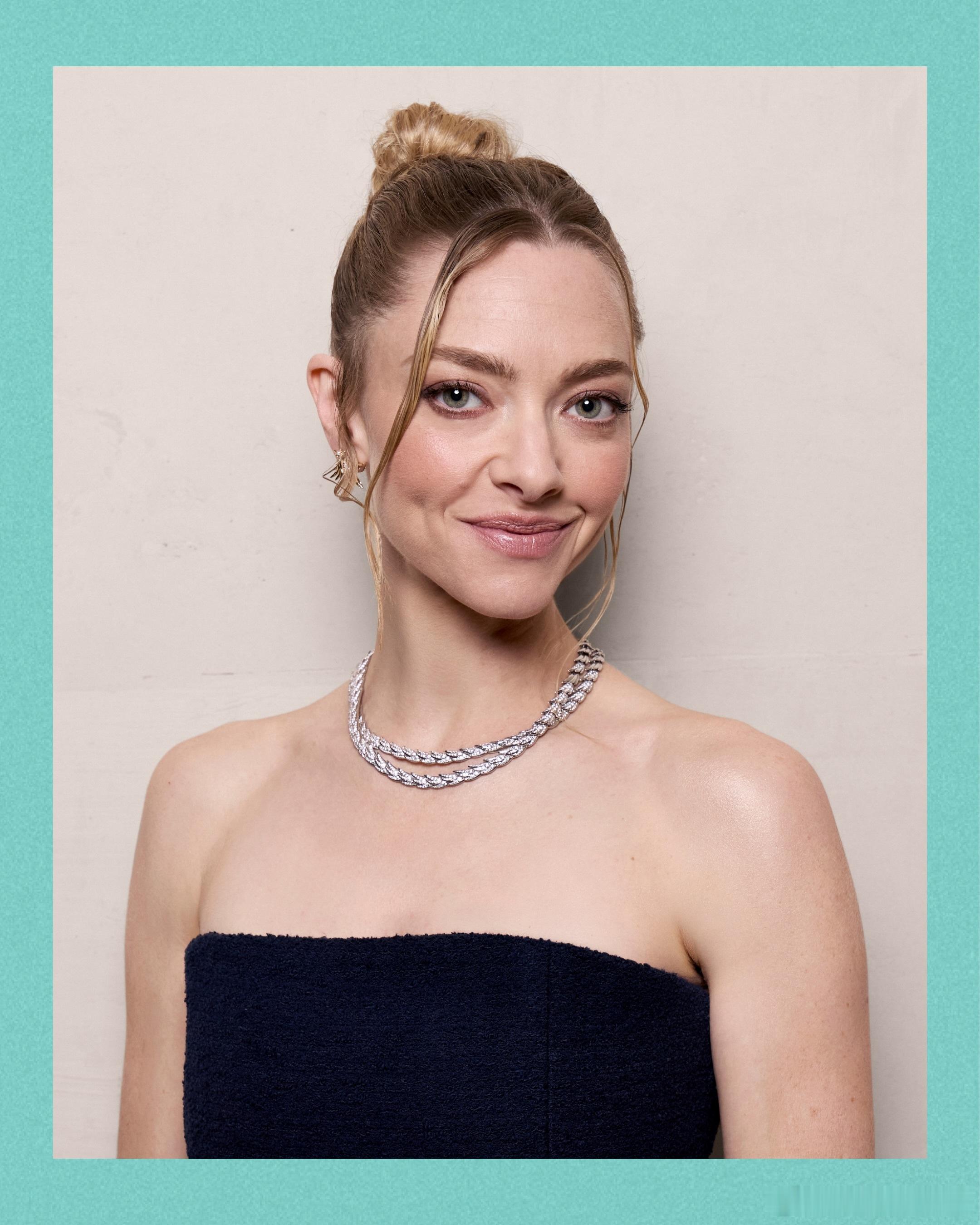 Amanda Seyfried阿曼达塞弗莱德前几天在巴黎出席蒂芙尼品牌晚宴的官方