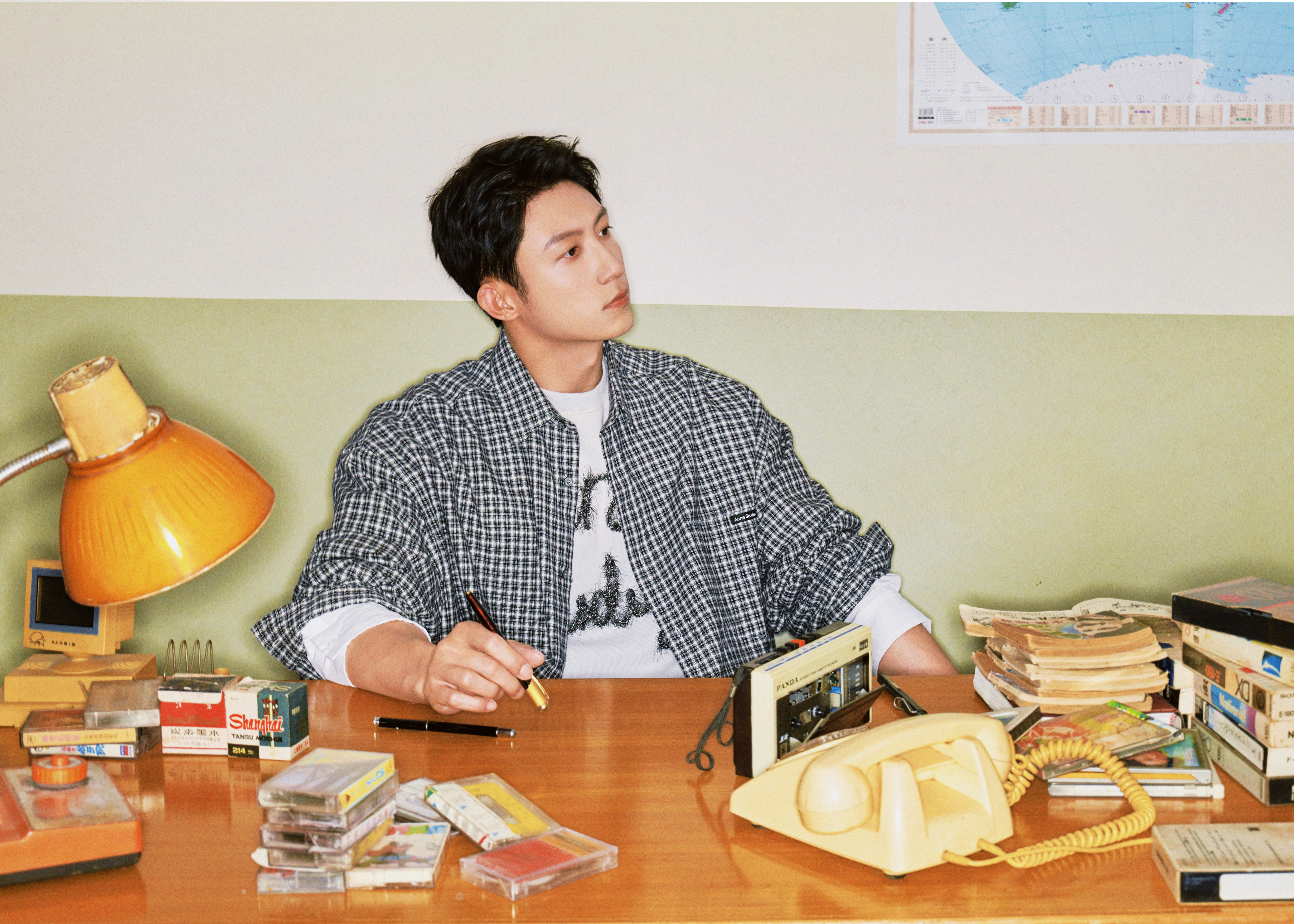 《岁月有情时》今晚的新浪剧宣直播里黄景瑜提到19集张小满和晓丹关于法国留学和未来