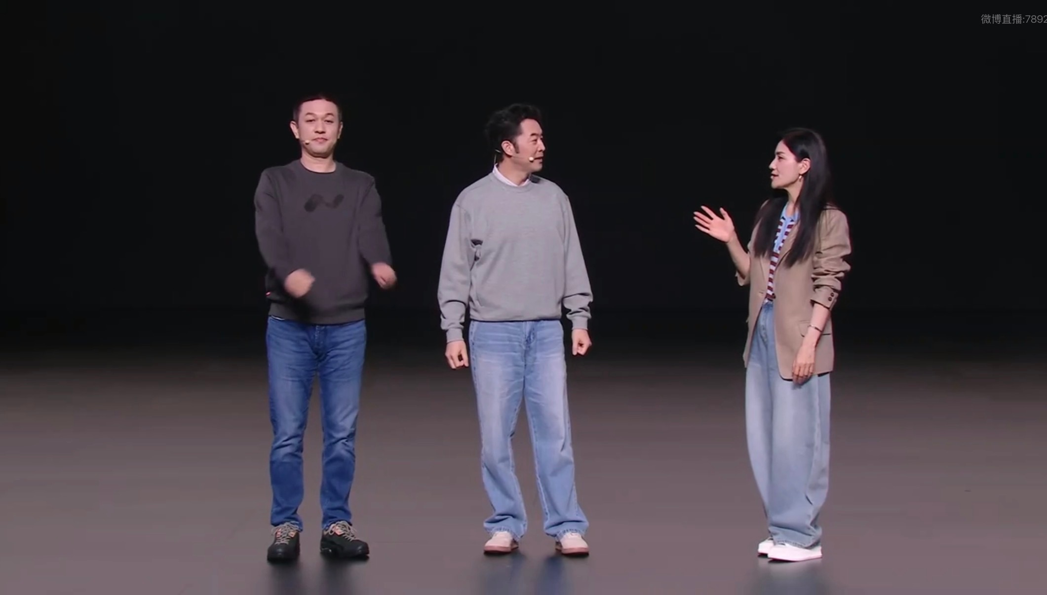 沙溢玩嗨了李斌有诚意 沙溢与胡可一同现身发布会现场，整场活动氛围轻松欢乐。创始人