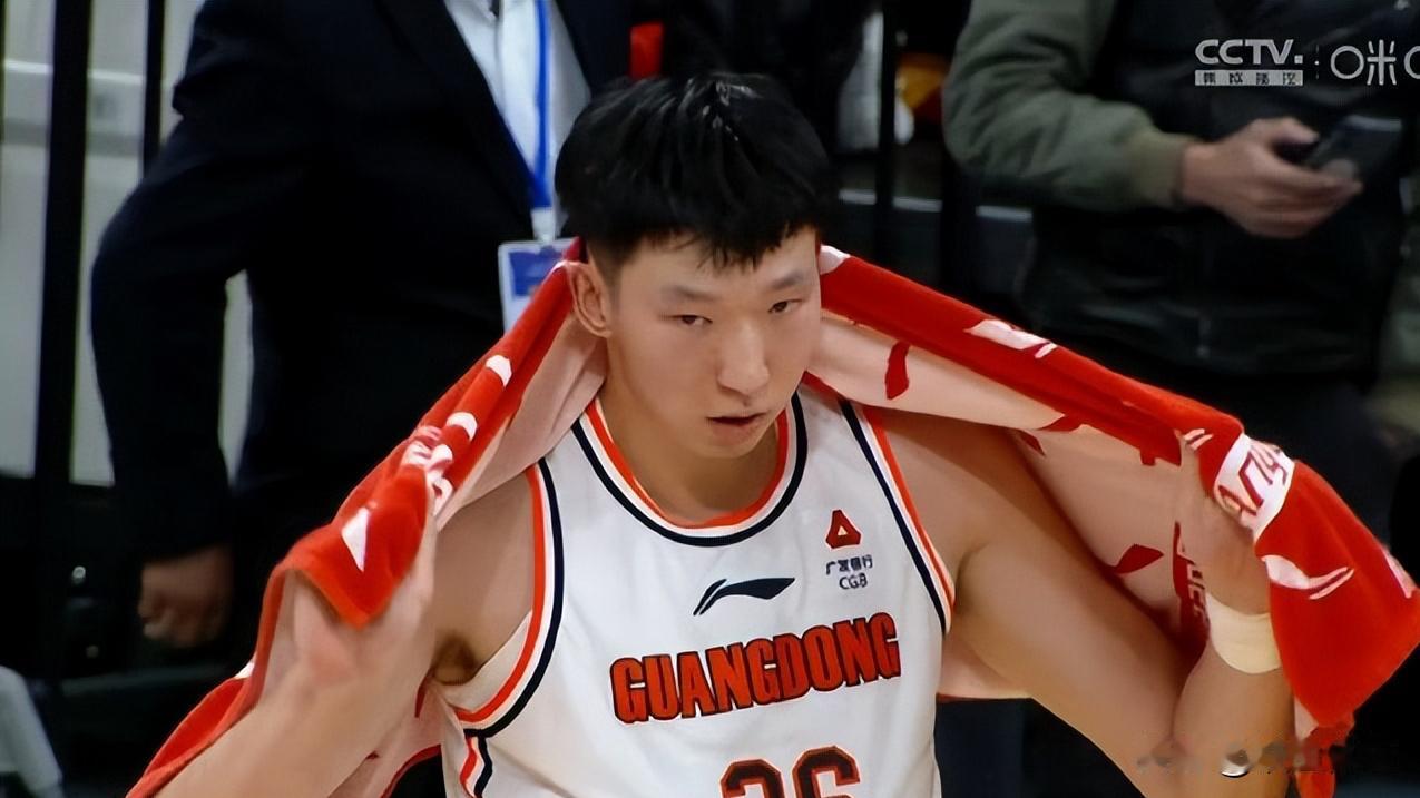 周琦和胡金秋到底谁更实用？

今晚浙江东阳光大胜广东，两队的当家中锋数据如下。周