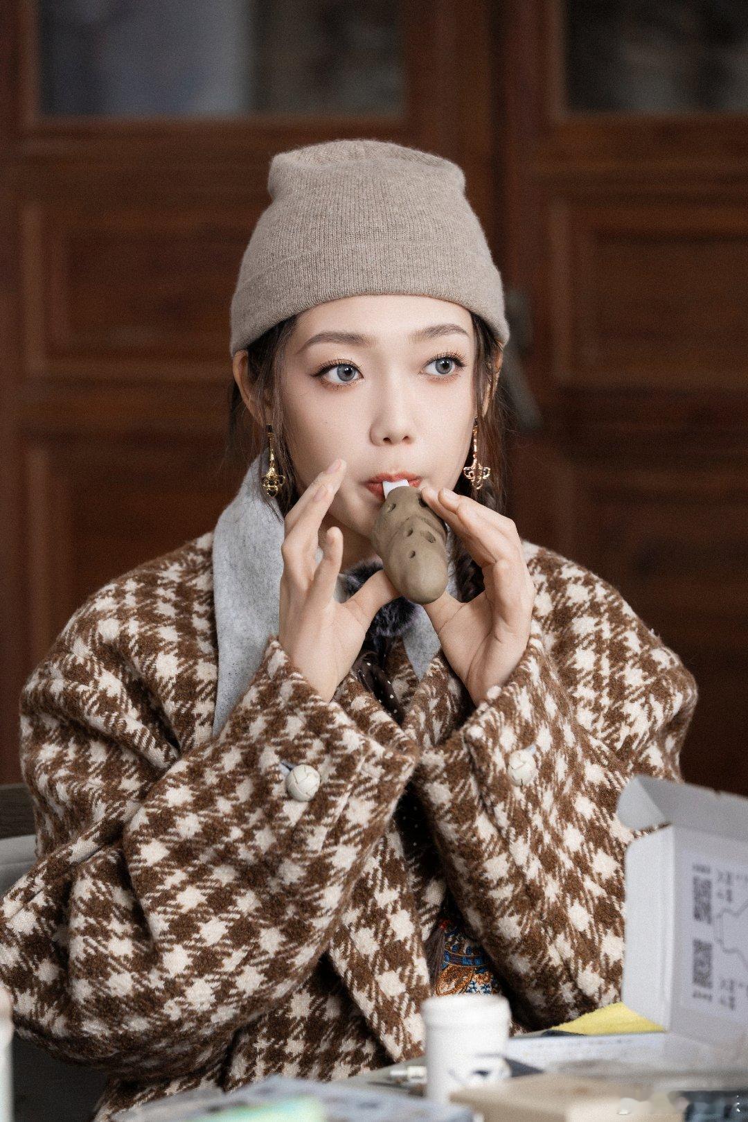 #硬糖少女303##希林娜依高# 今日份糖妹新鲜物料希林娜依高乐在旅途工作室更新