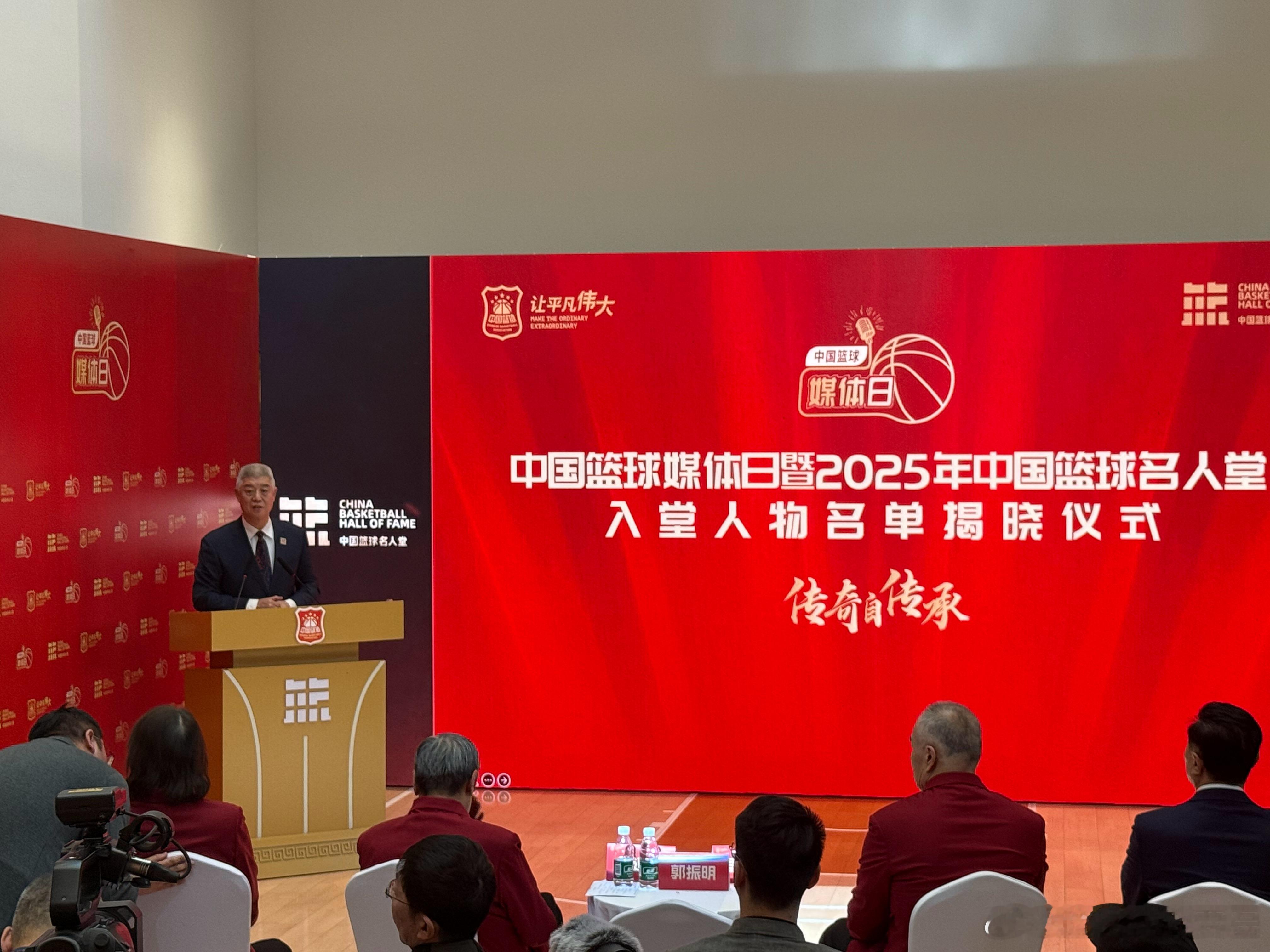 徐济成老师透露，中国篮球名人堂未来很快就会有实体的展览馆，这个计划最晚在明年年底