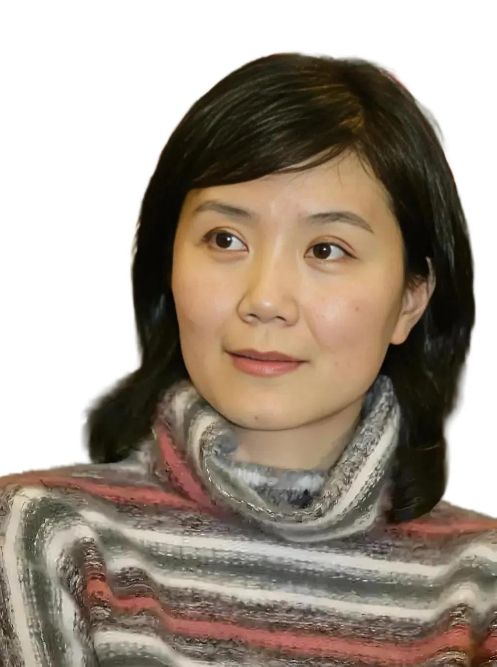严晓频年轻时很漂亮的，这几年衰老得有点快。她今年才60岁，在《我的后半生》里饰演