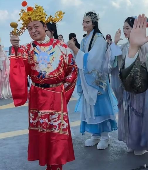马景涛，曾经的男神，为了养家糊口，也是放下身段了，感觉他拍的真的好敷衍 ​​​