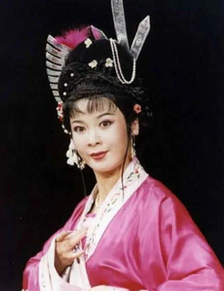 梁素梅（1932年—1964年1月25日），原名梁绮梅，是一位出生于广东省顺德县