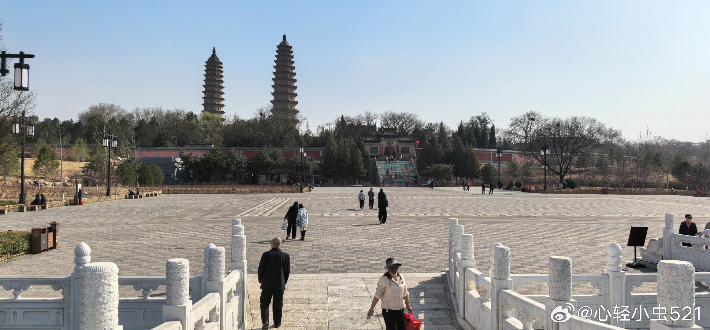 此刻，迎着阳光慢慢走  太原双塔公园 