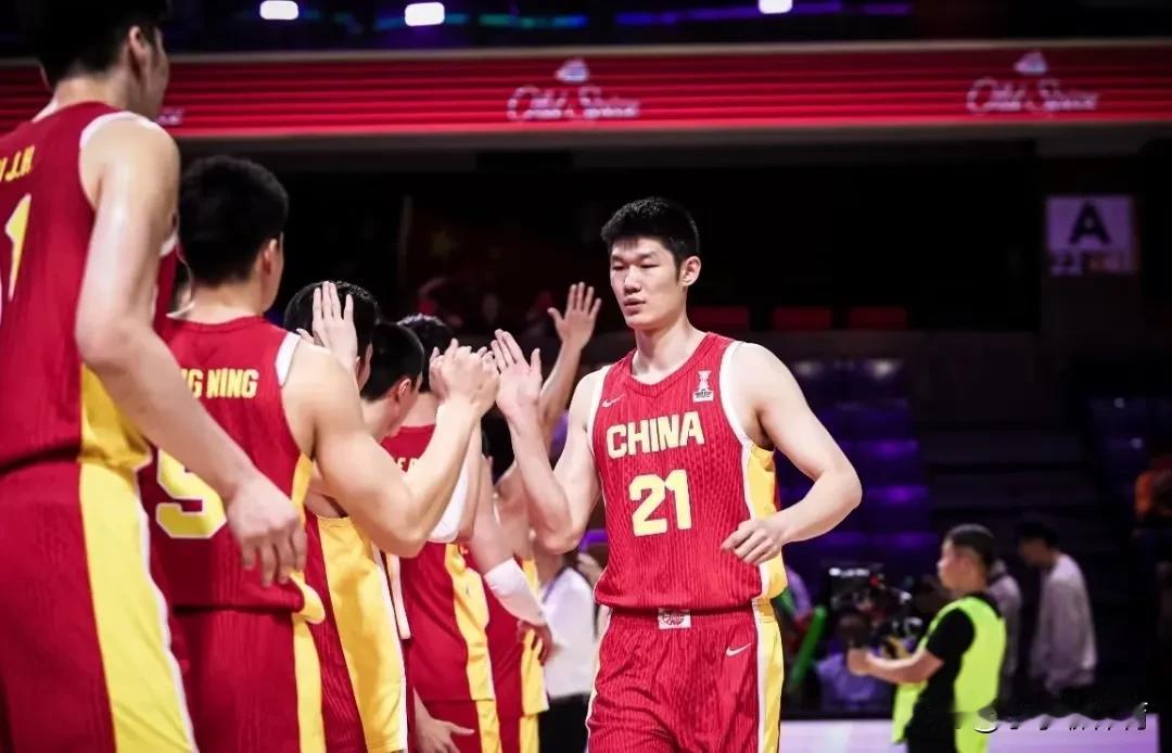 虽然中国男篮客场90:52大胜蒙古男篮收获两连胜，但比赛中存在的几个问题必须加以