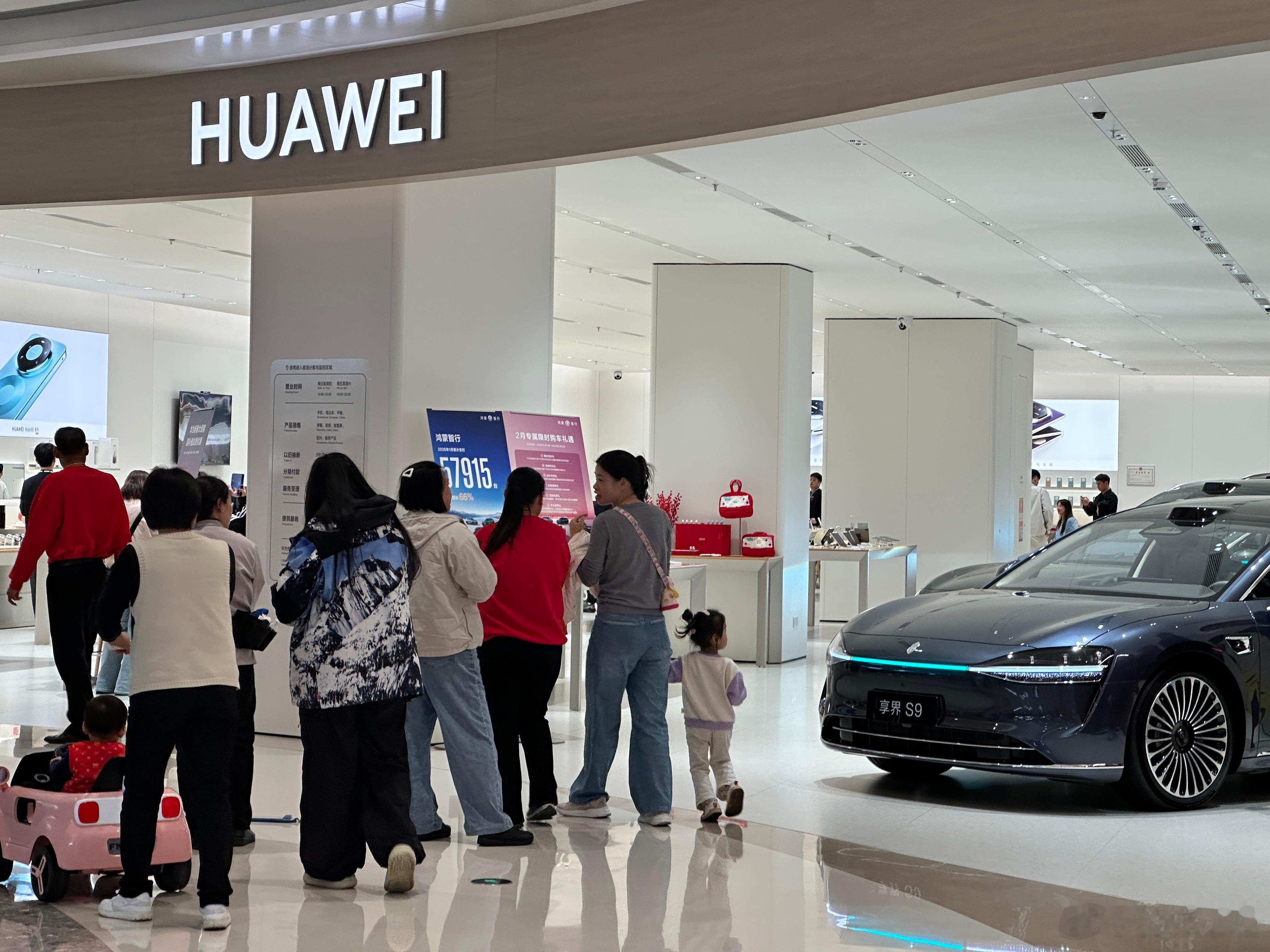 现在过年真不像以前大家都窝在家里，这过年期间出来逛街、吃饭的人真是不少。前两天在