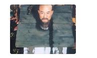 1726年，年羹尧知道自己将被问斩，暗中把怀孕的小妾，送给一位书生，并千叮万嘱：