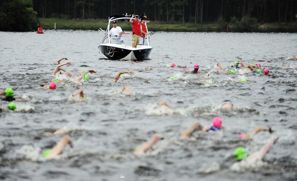 【铁三选手比赛中溺亡】国际体坛动态 4月20日，据CNN巴西频道报道，巴西女子铁