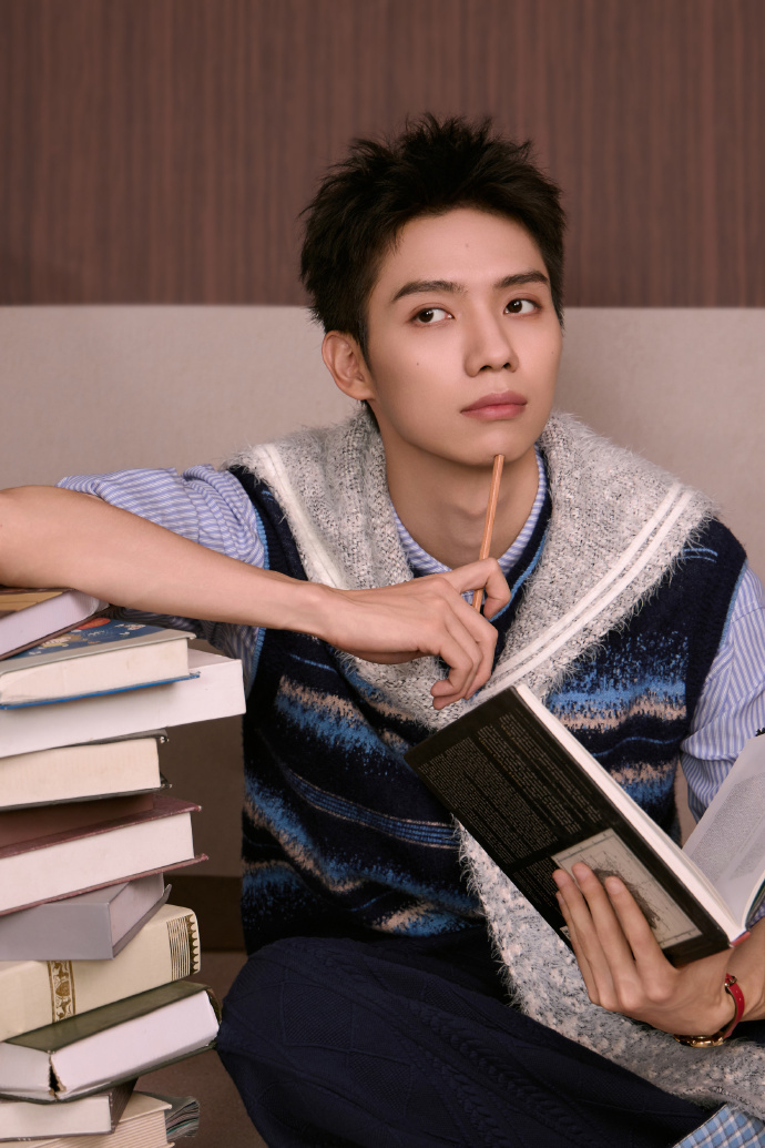 罗一舟说想在北京春晚合作冯巩 不行了罗一舟说自己最想合作的演员是冯巩老师，好想听