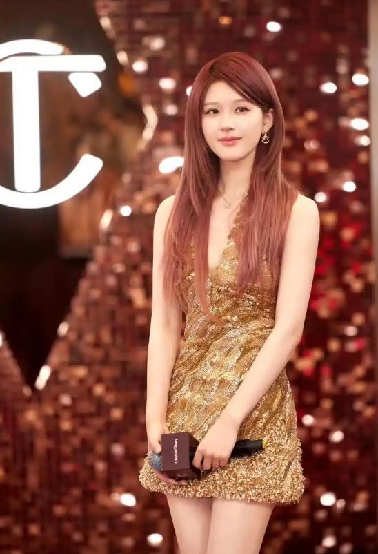 [下雨]1个月爆卖3.76亿！从被年轻人嫌弃到疯抢，百雀羚做对了什么。

你敢信