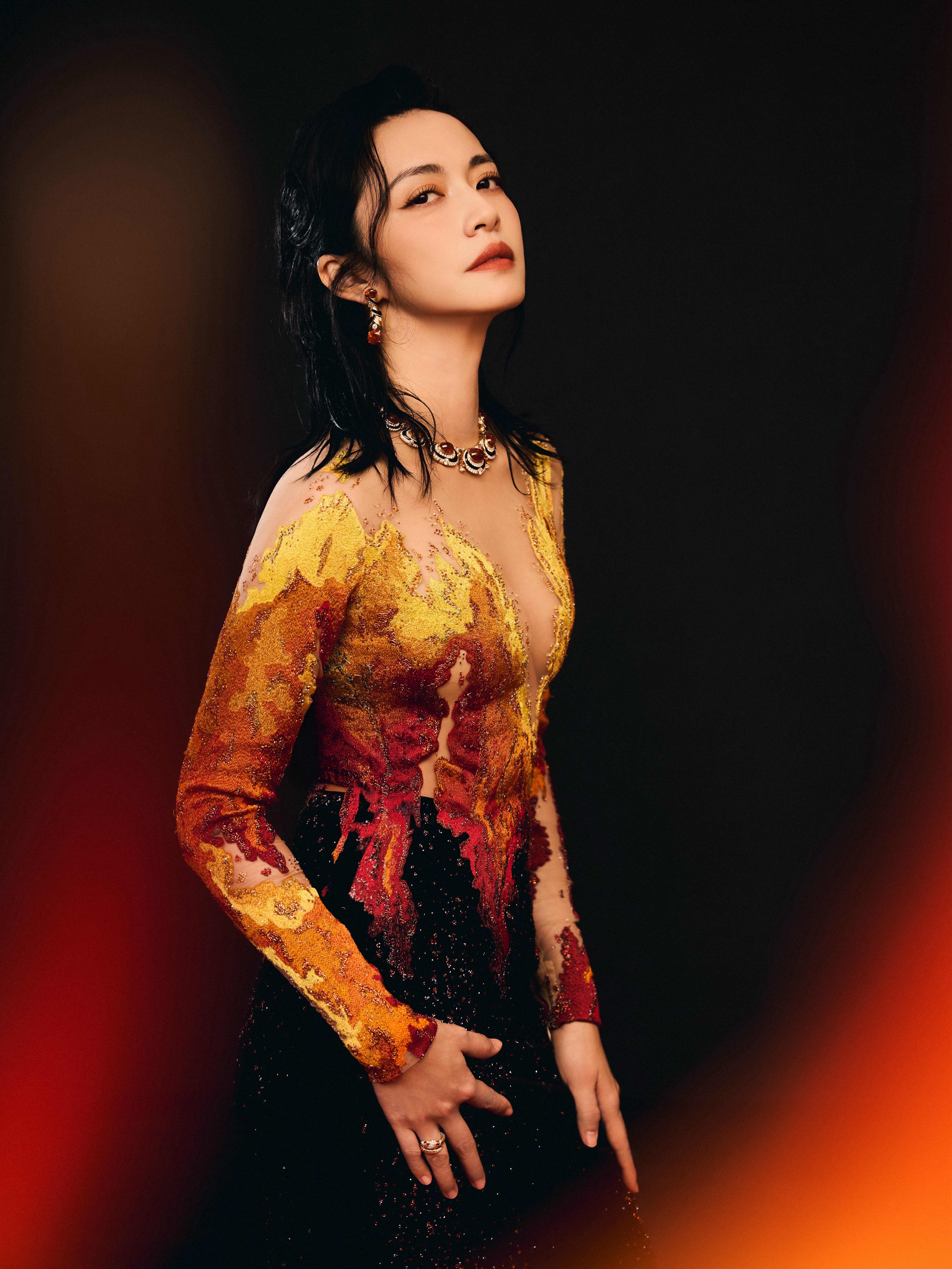 姚晨身着 Rahul Mishra 2026春夏高定系列首秀造型亮相，配搭 BV