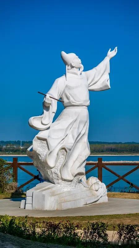 李白烈士可是一位了不起的英雄。他是电影《永不消逝的电波》主人公李侠的原型。193