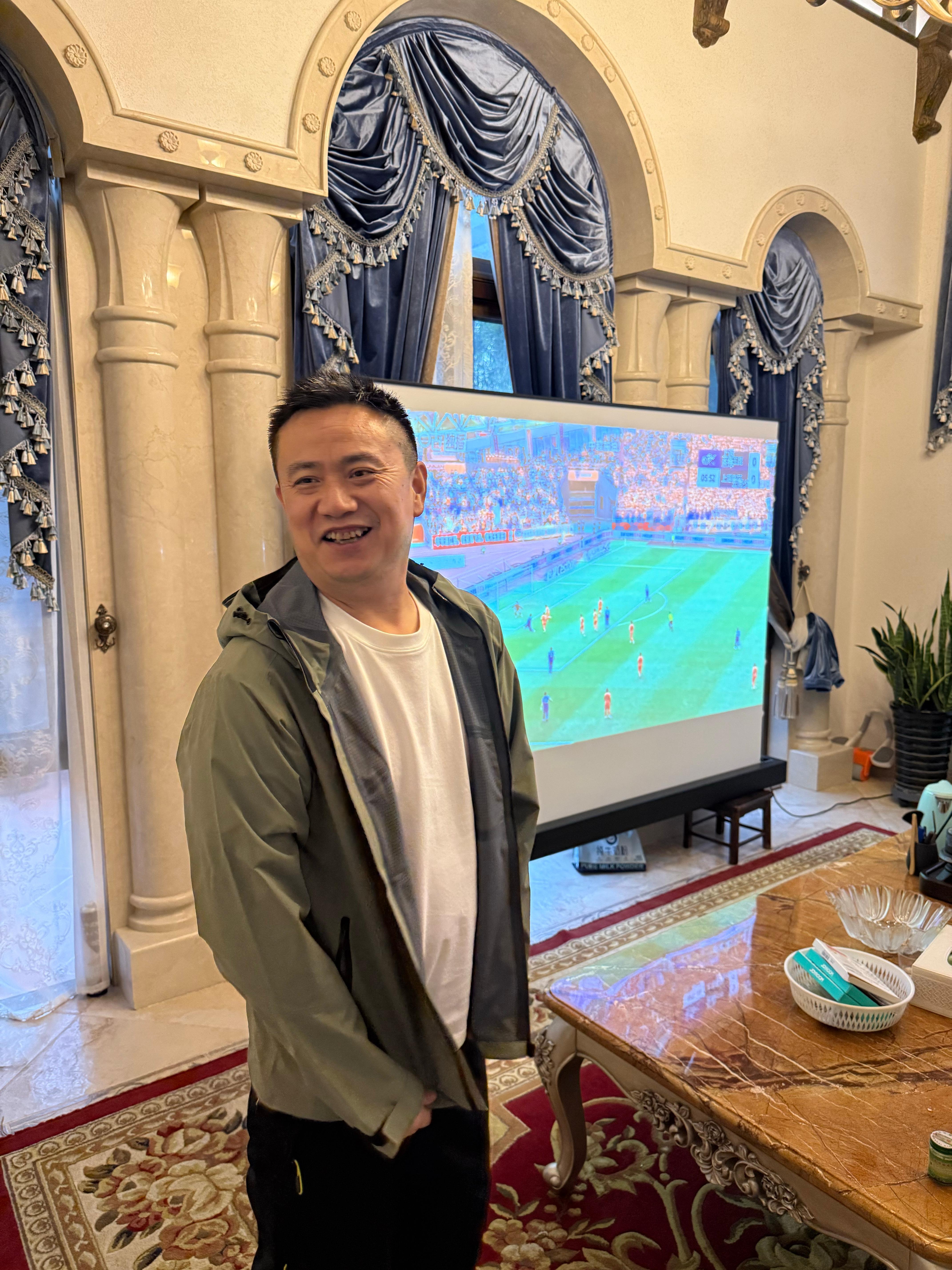 我去、保时捷真下本啊[哆啦A梦吃惊]我爸不知道从哪翻出来318活动发的冲锋衣。我
