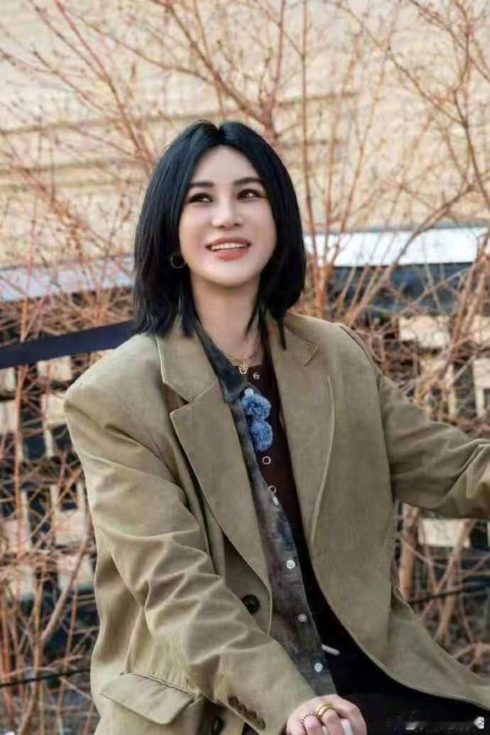 合伙人筹备篇收官跨城跨国奔波不停歇，有人深耕货源有人开拓海外，每个人都在为品牌奋