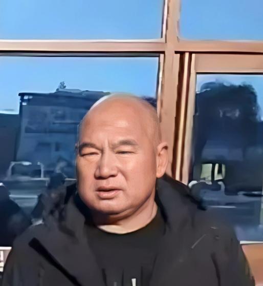 1988年，刚刚年满18岁的内蒙古小伙周永刚新婚不久，妻子的堂妹失踪，小伙发现堂