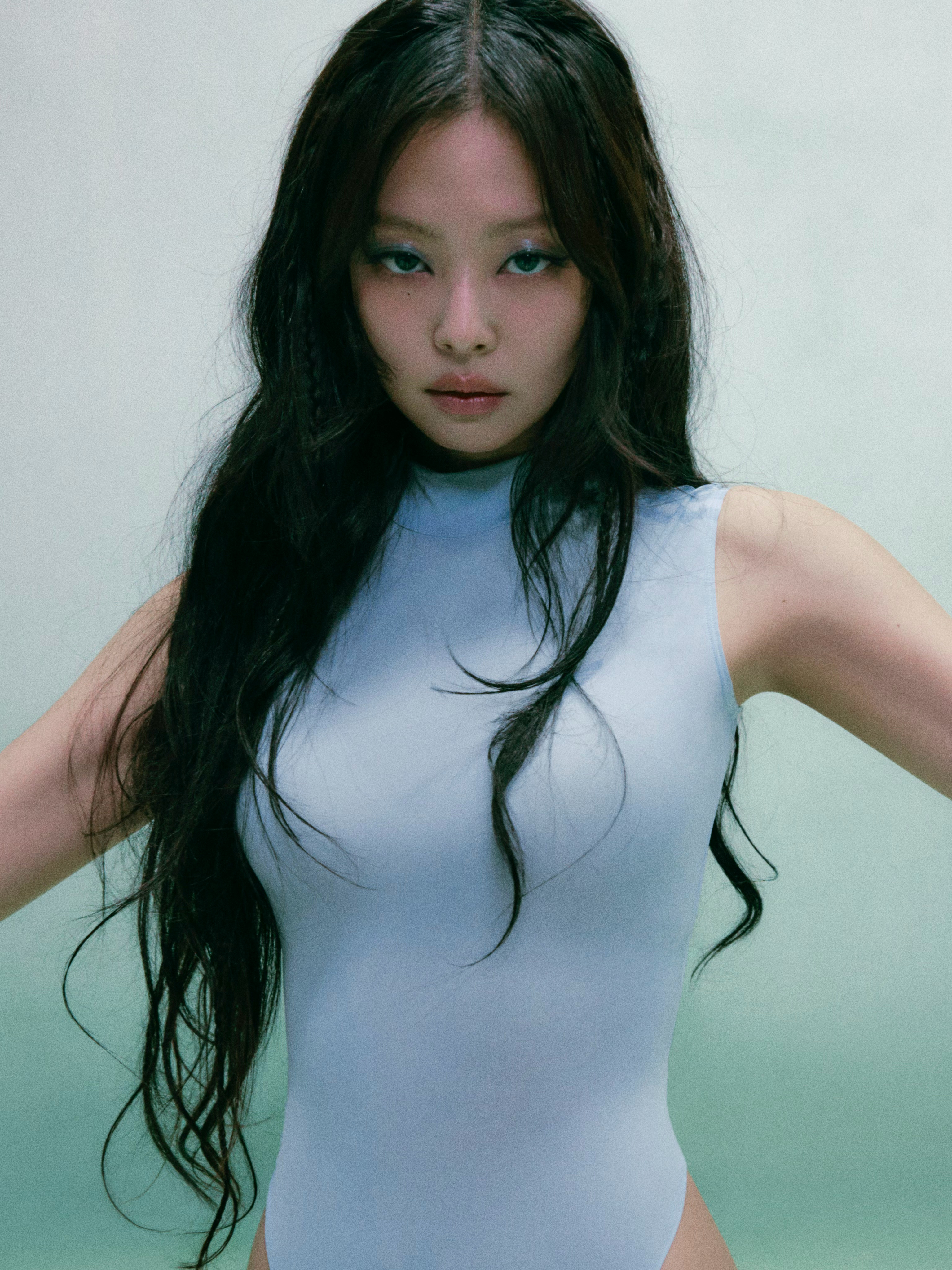 两个妮，双倍吸引力当芭蕾的优雅遇上运动美学镜中的在虚实之间，释放双倍的吸引力ad