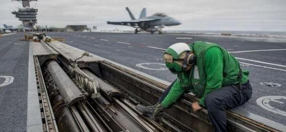 为了不用当炮灰，自残是最好的办法！“福特”号水兵烧了洗衣房，换来一周假（前往克里