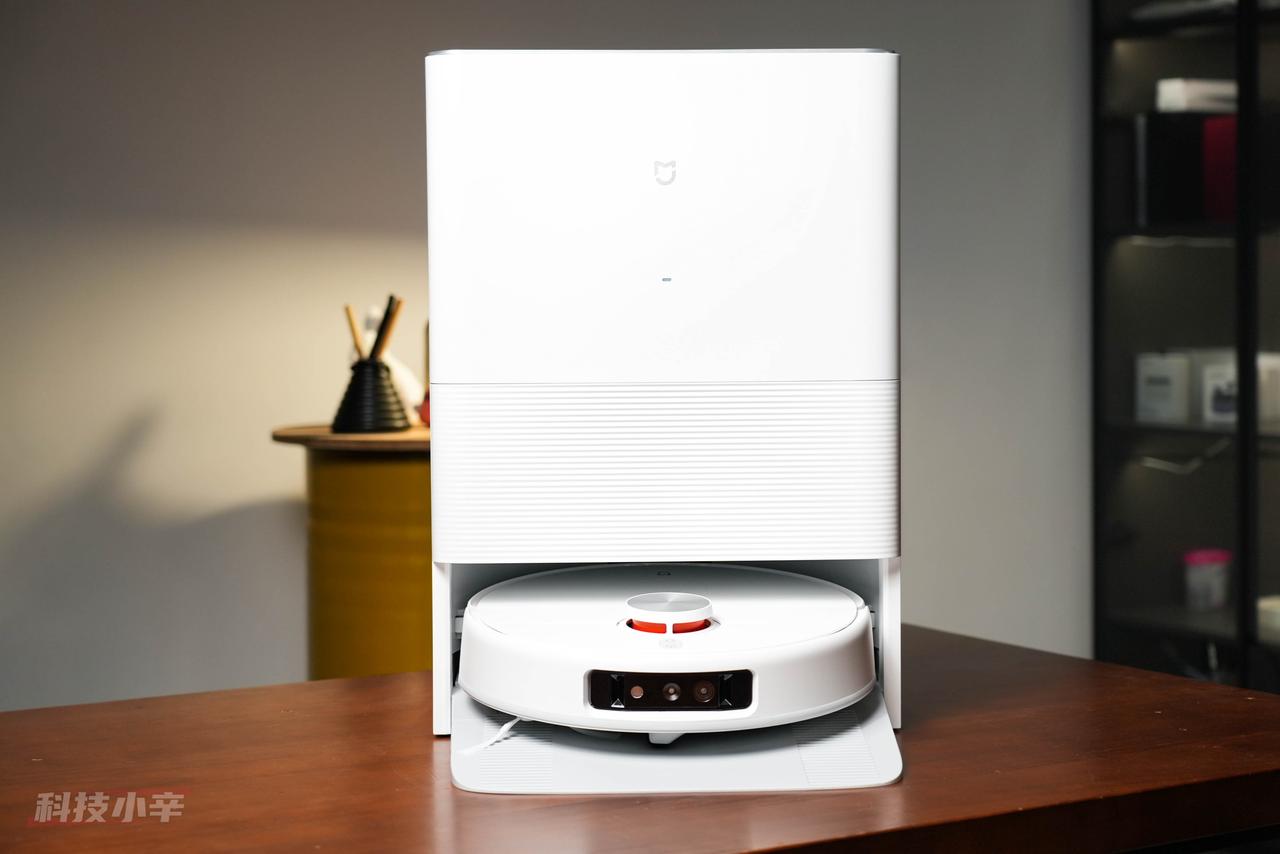 米家全能扫拖机器人 M30 Pro #TECHMAN图赏# 

米家扫拖机器人又